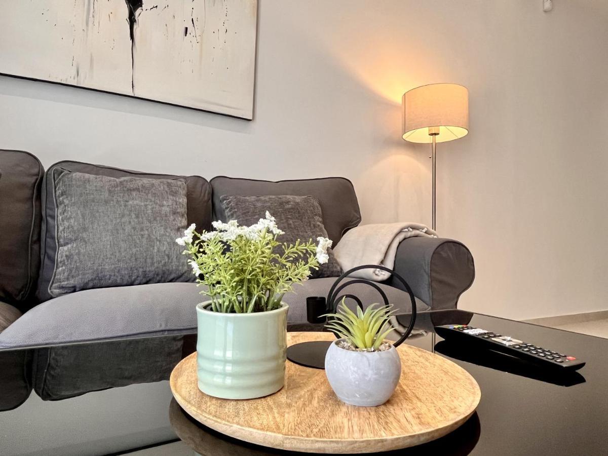 Chic Getaway Near Stavros Niarchos Daire Atina Dış mekan fotoğraf
