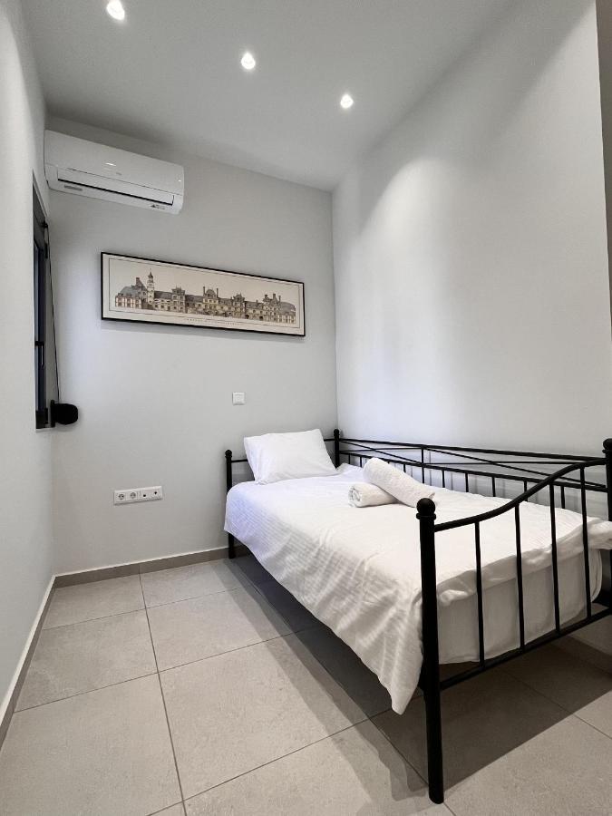 Chic Getaway Near Stavros Niarchos Daire Atina Dış mekan fotoğraf