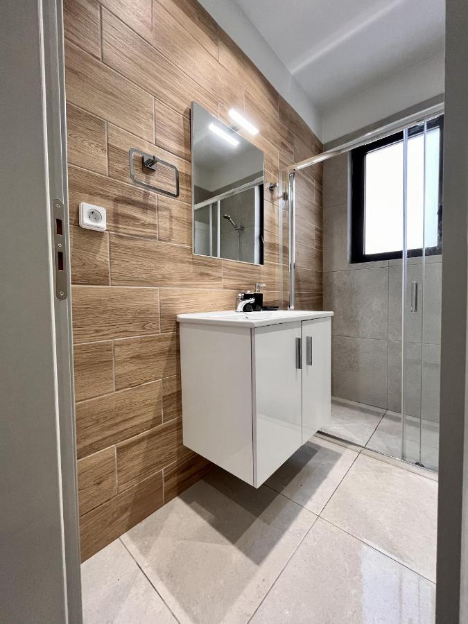 Chic Getaway Near Stavros Niarchos Daire Atina Dış mekan fotoğraf