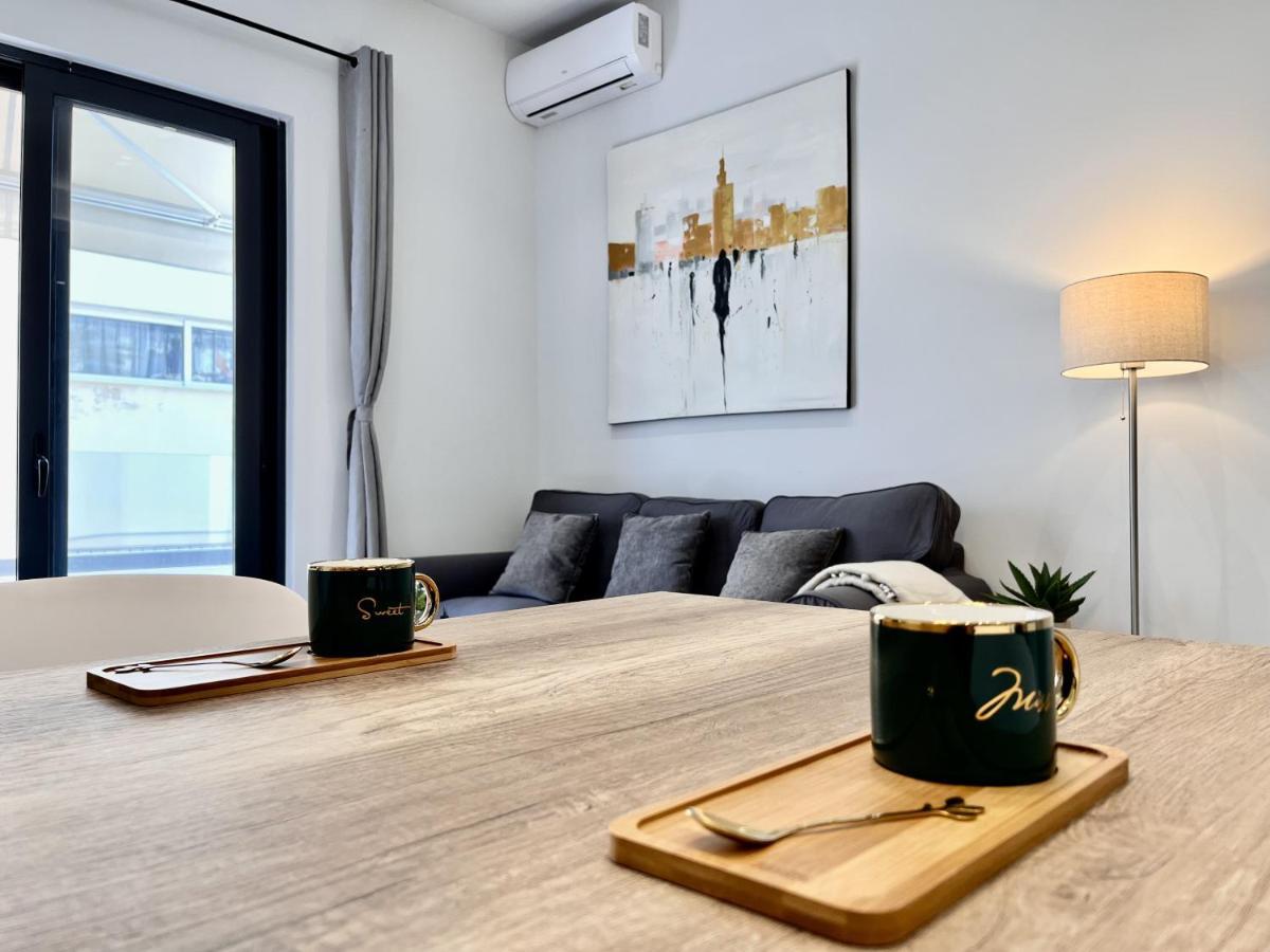Chic Getaway Near Stavros Niarchos Daire Atina Dış mekan fotoğraf